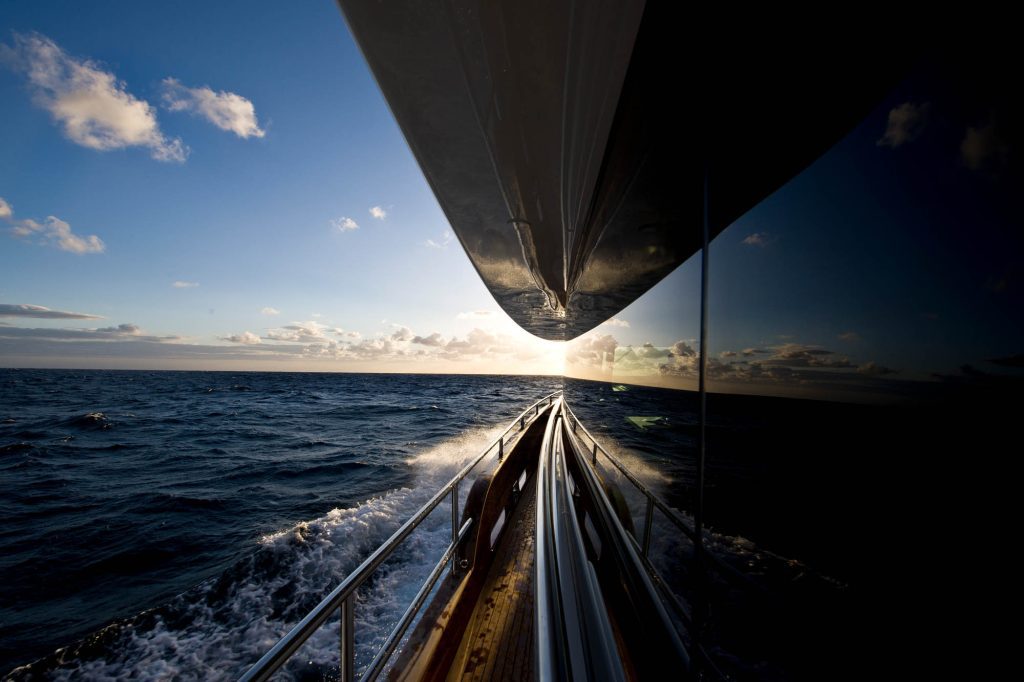 Power / Yacht reflection_001 Yacht reflection_001